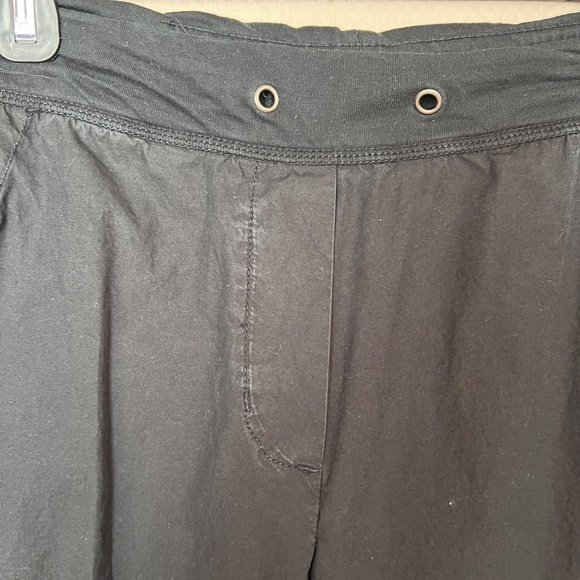 James Perse Women's Cotton Cropped Rolled Pull-On Cargo Parachute Pants Black 3 - Picture 8 of 9